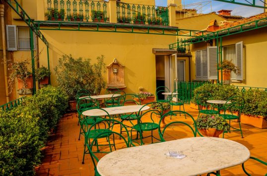 Ciptakan Suasana Cozy di Rumah dengan 5 Ide Rooftop Berikut Ini!