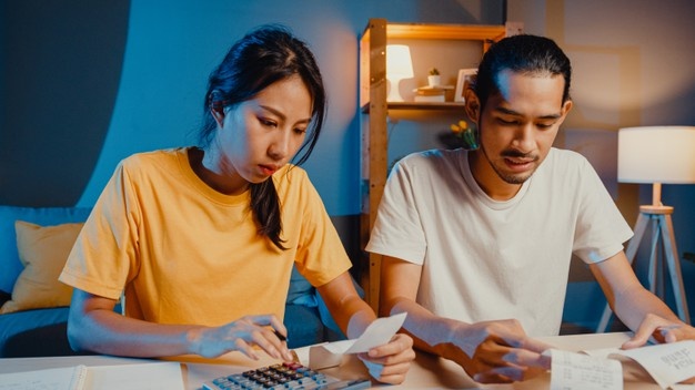 Bagaimana Seharusnya Pasangan Suami Istri Melakukan Pembagian Keuangan? Ini Tipsnya