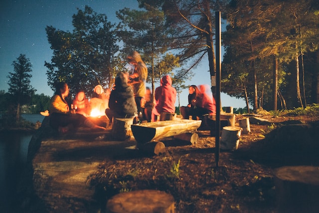 camping di alam terbuka sebagai kegiatan seru selama libur lebaran